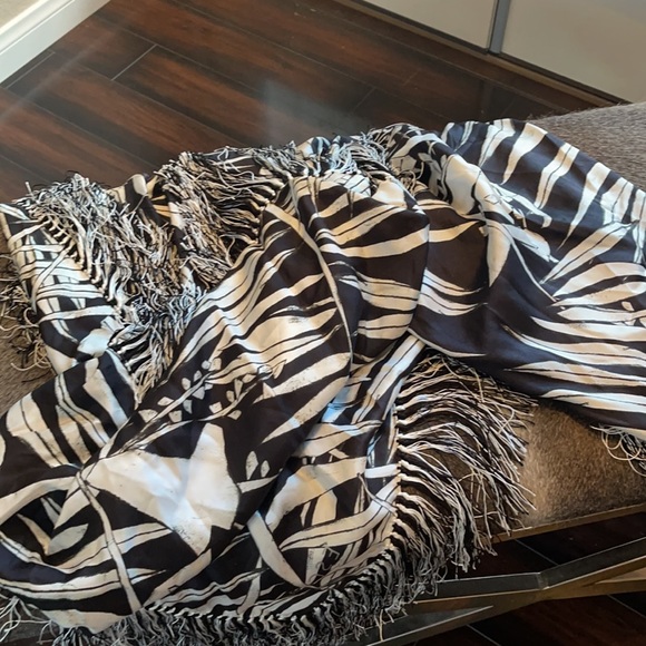 This is a gorgeous ESCADA Silk scarf - Picture 6 of 9